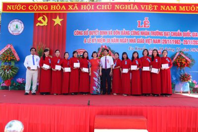 Trường tiểu học Cao Thắng  đón Bằng công nhận trường đạt chuẩn quốc gia mức độ I và kỷ niệm 38 năm ngày nhà giáo Việt Nam.